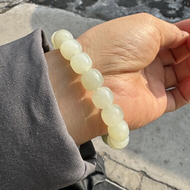 新疆和田玉高青白玉手链甜水河油膏料10mm老型珠无结构男女手串