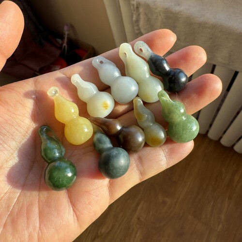 新疆和田玉籽料葫芦吊坠白玉白玉黄沁糖玉墨玉等手工打磨男女礼物