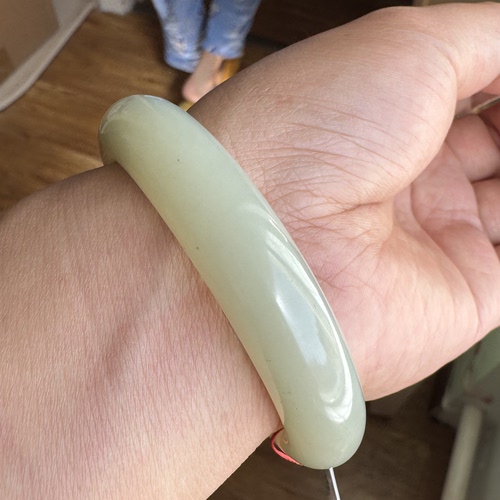 56.5圈新疆且末甜水河油膏料和田玉高青白玉手镯熟糯有天然翠矿点
