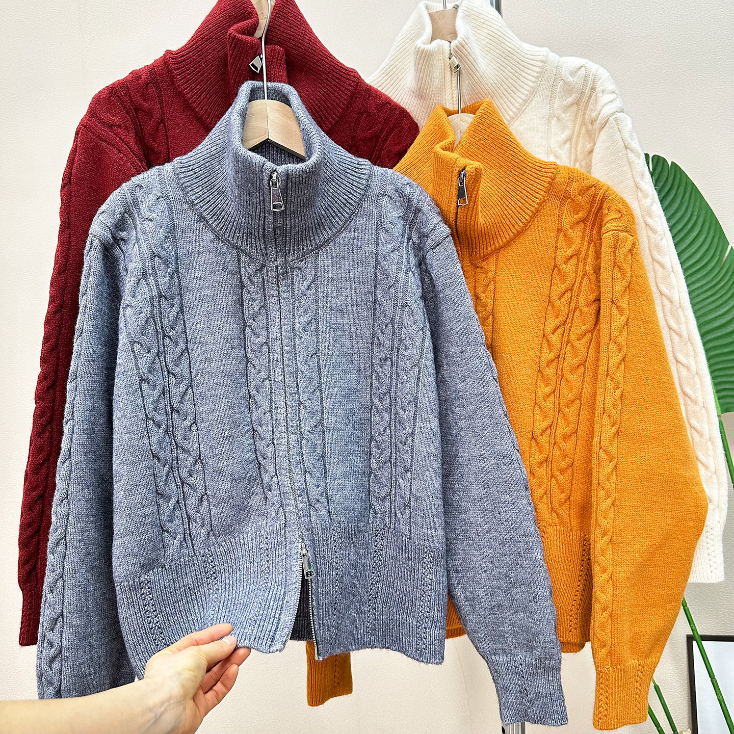 660克 韩系时尚麻花纹高领拉链针织开衫女加厚洋气毛衣外套WA489