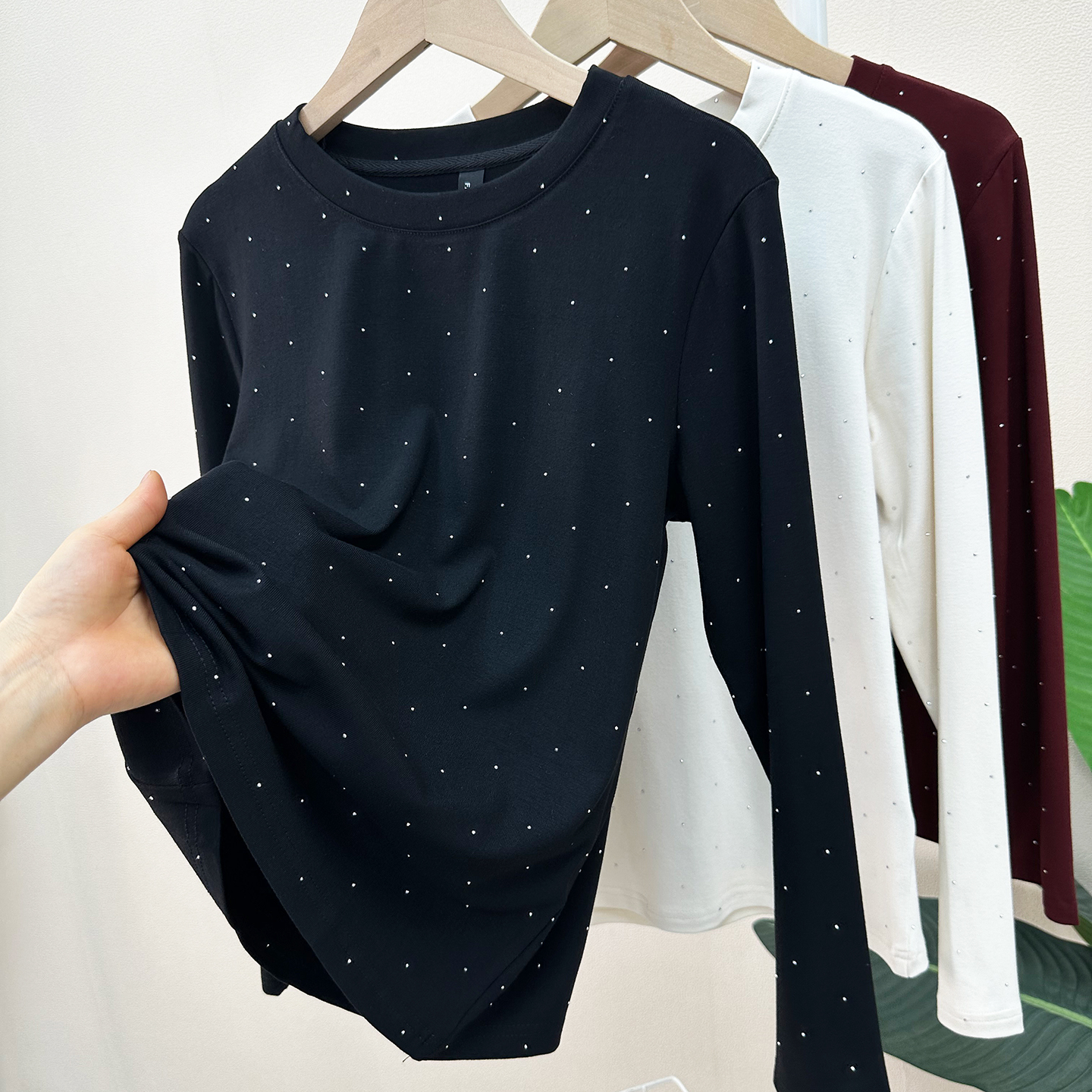 洋气时髦满天星烫钻圆领长袖T恤