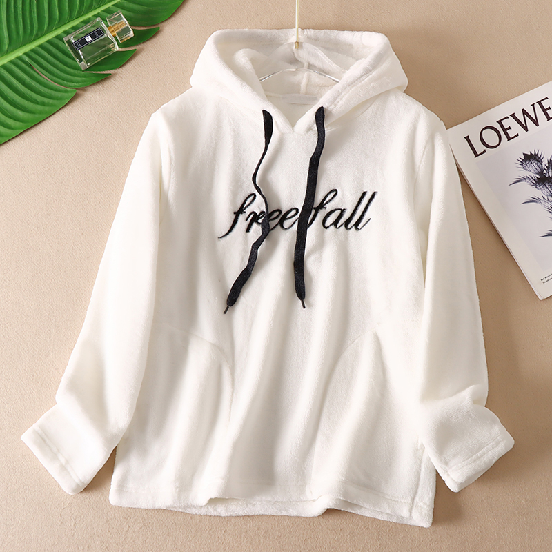 冬季保暖珊瑚绒睡衣女