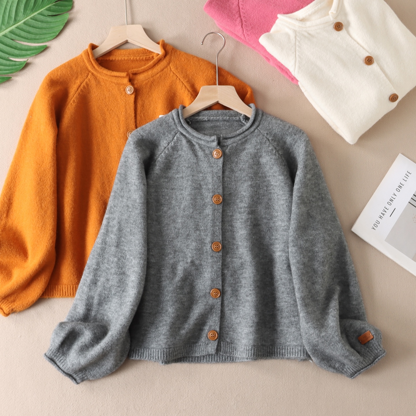 温柔软糯日系单排扣早秋毛衣外套