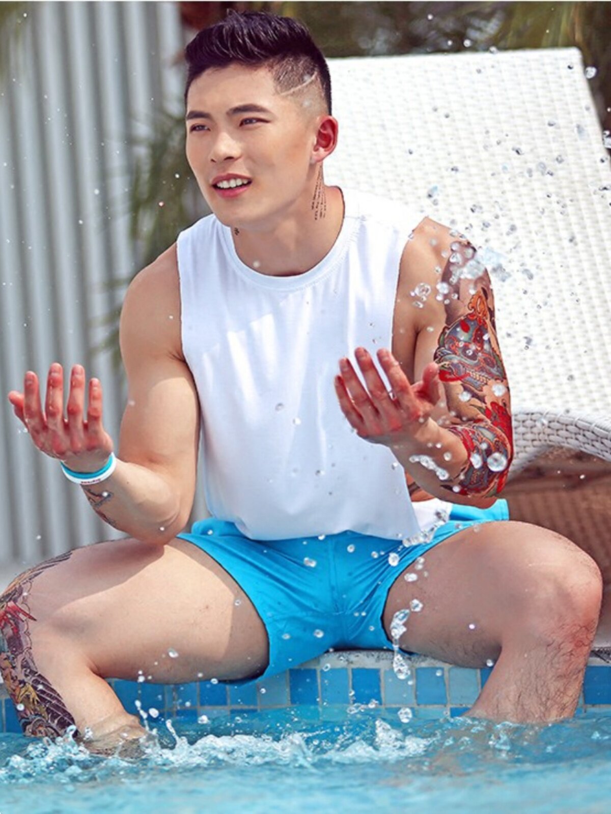 CUSTOM SUMMER NEW MENS LARGE SLIT VEST LOOSE SPORTS TOP FITNESS BODYBUILDING SCOOP NECK SEXY AND TRACELESS