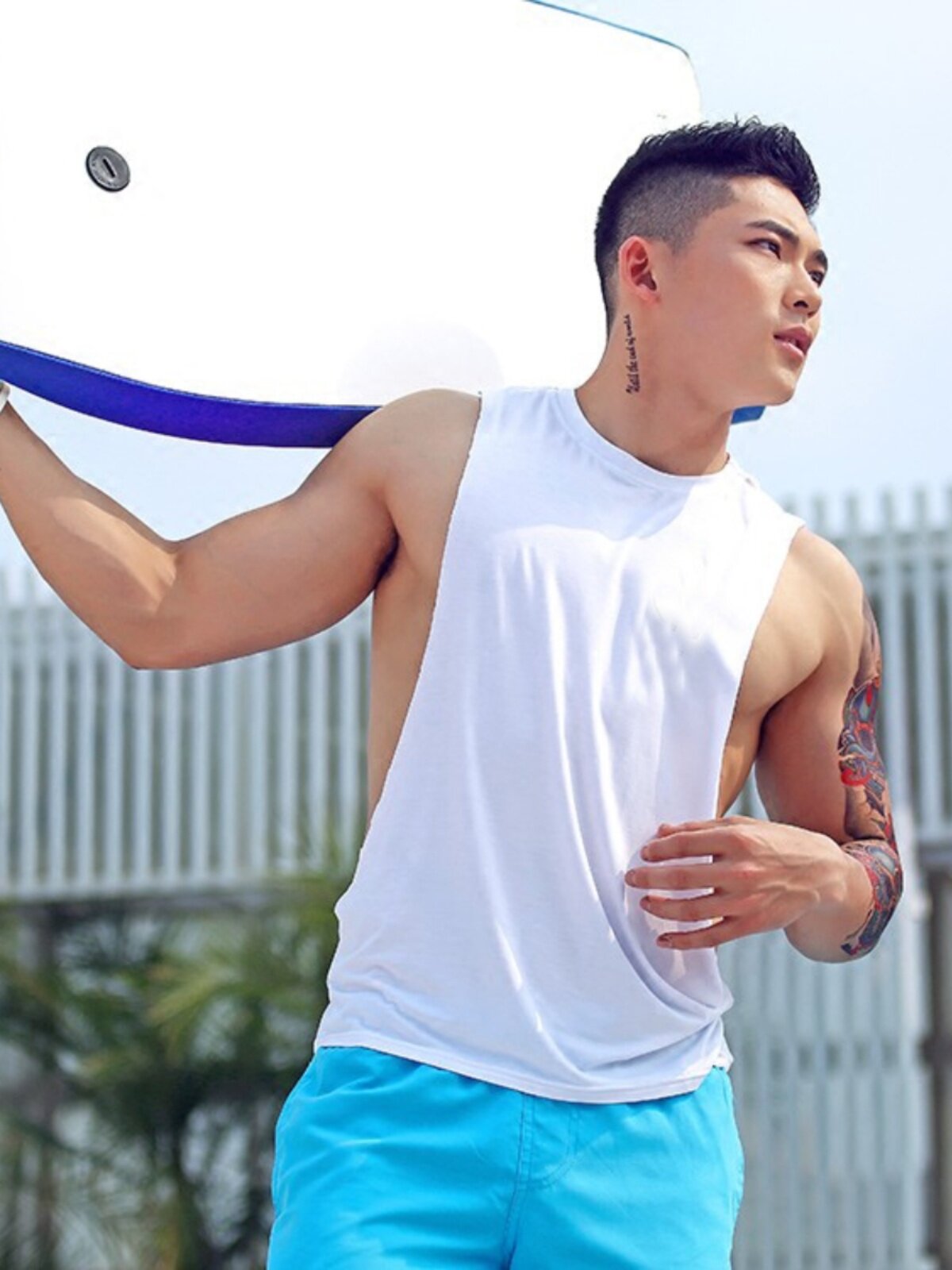 CUSTOM SUMMER NEW MENS LARGE SLIT VEST LOOSE SPORTS TOP FITNESS BODYBUILDING SCOOP NECK SEXY AND TRACELESS
