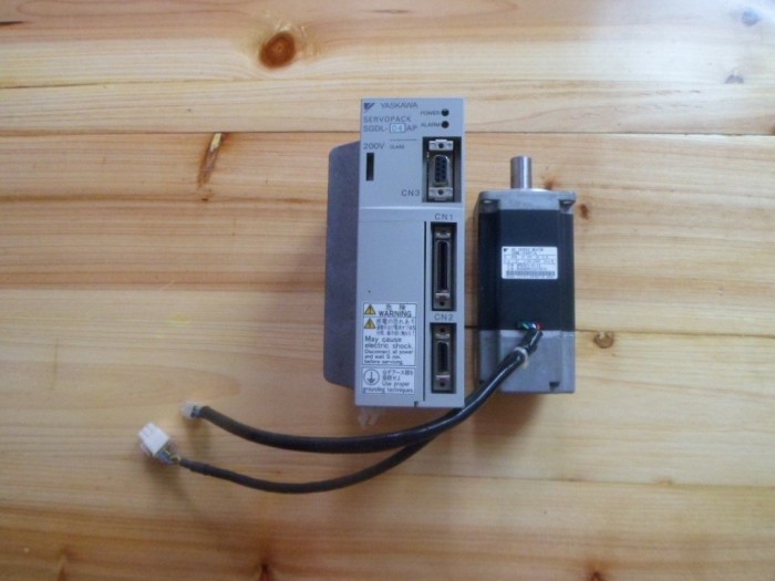 二手安川伺服电机 SGML-04AF14+SGDL-04AP驱动器 一套  包好 议价