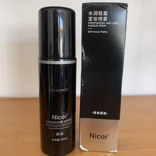 Nicor水润轻盈定妆喷雾保湿轻盈持久定妆服帖不易脱妆