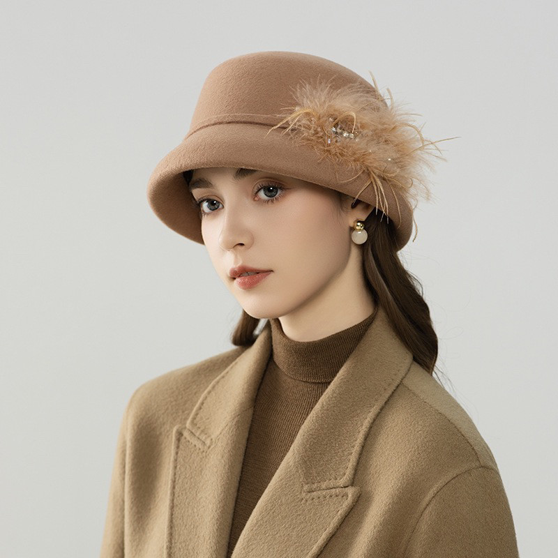 洋气钻饰羽毛装饰帽子女秋冬季羊毛渔夫盆帽时尚保暖气质时尚女帽