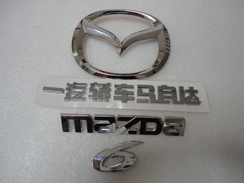 睿翼轿跑后行李箱标后字牌后字标