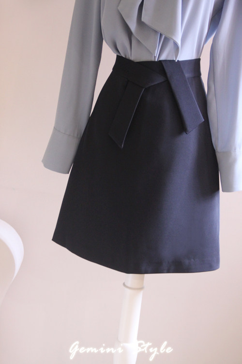 欧单打结挺括a字型百搭风短裙