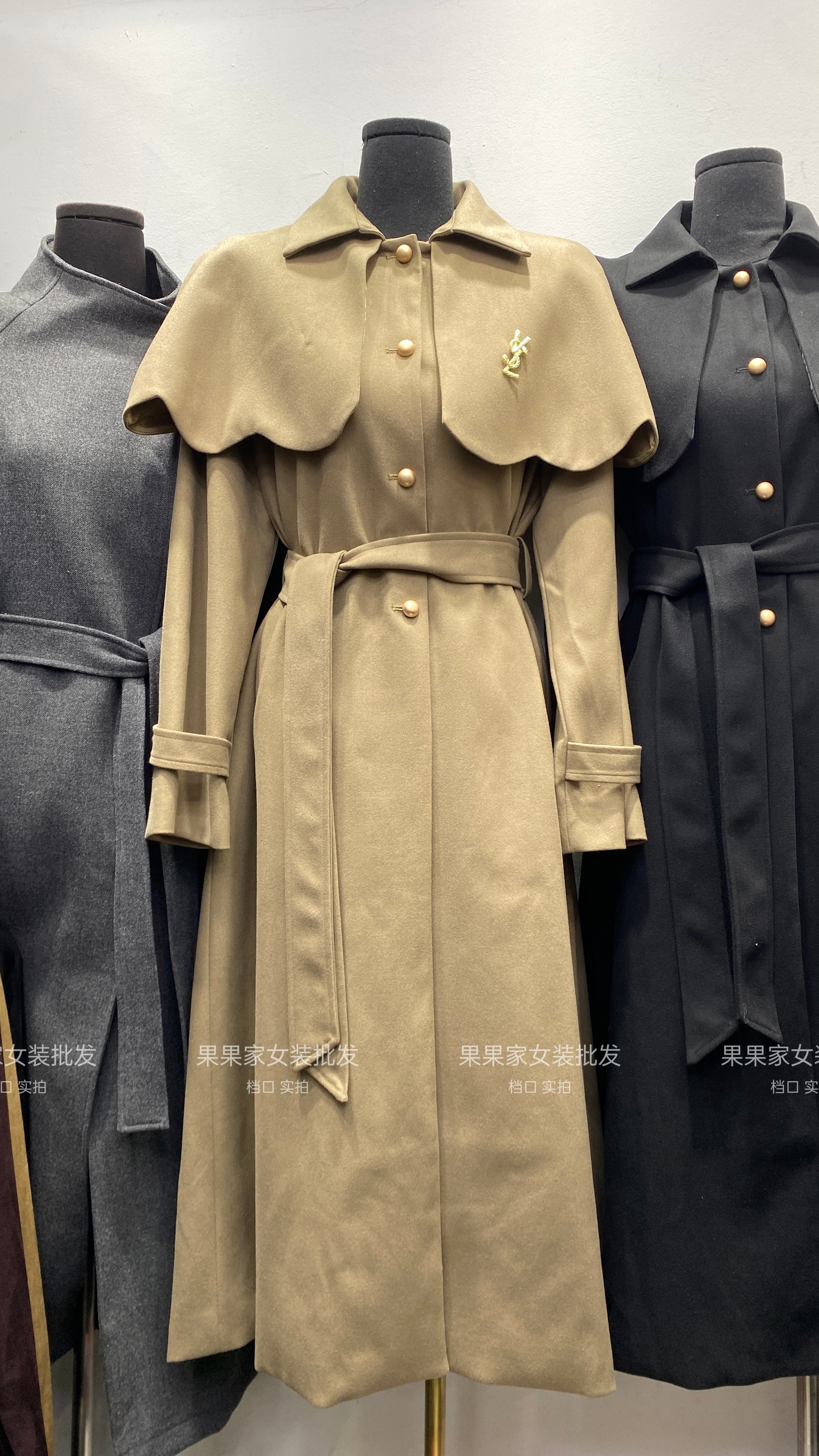 2025秋冬新款赫本风高端夹棉厚款大衣女斗篷两穿披肩气质毛呢外套