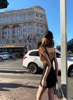 Thas9i九亿 曲线plus 双色磨毛纺针织肌理花朵肩带收腰包臀连衣裙