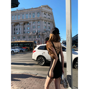 Thas9i九亿 双色磨毛纺针织肌理花朵肩带收腰包臀连衣裙 曲线plus