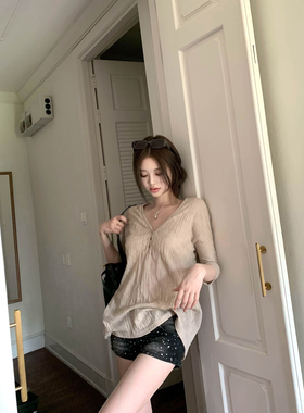 Thas9i九亿 V领竹节条纹微透肌理感七分袖宽松罩衫上衣女