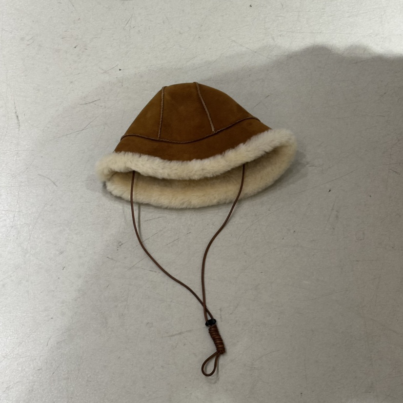 CONNAUGHT羊皮毛一体可爱帽子