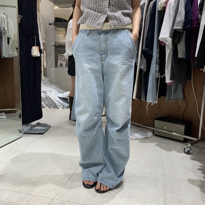 TEMPTING膝部打褶浅色设计牛仔裤