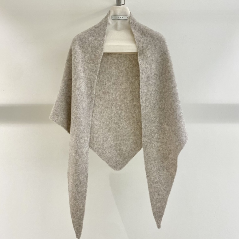 1968温柔气质羊毛三角围巾