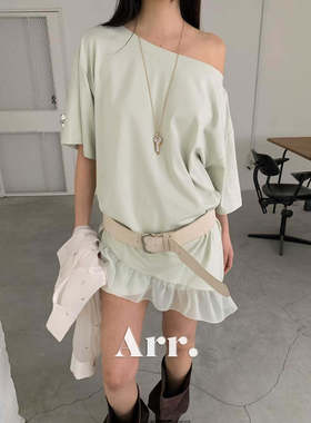 闪闪家 韩国东大门代购ARR斜露肩荷叶边下摆甜美休闲t