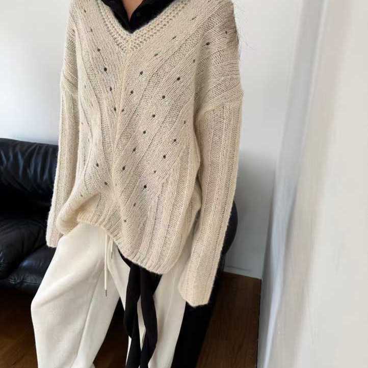 BETTER混纺宽松V领镂空针织衫