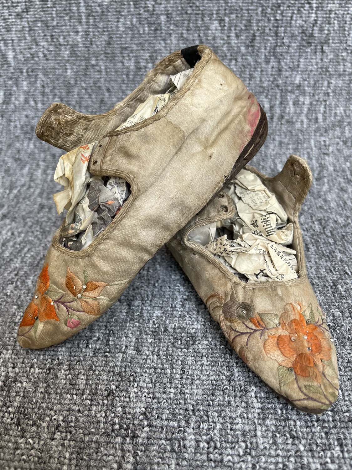 清代绣花鞋小脚鞋刺绣保存很好工艺漂亮工艺复杂工一流