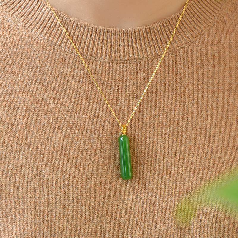 新款和田玉s925纯银圆柱吊坠碧玉平安牌项链女复古轻奢高级感配饰