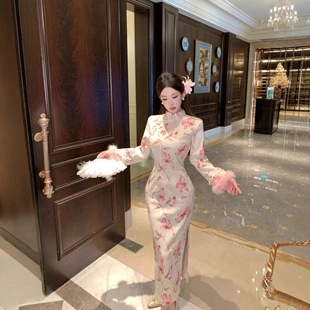 粉色新中式旗袍女高级感国风连衣裙2025新款冬季加绒订婚礼服修身