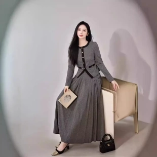 针织长袖 女春秋微胖套装 大码 上衣百褶半身长裙两件套6170 现货