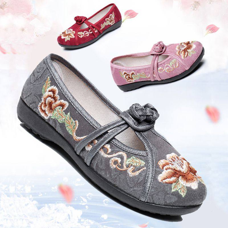 老北京布鞋女绣花夏季透气软底防滑浅口民族风汉服跳舞休闲妈妈鞋