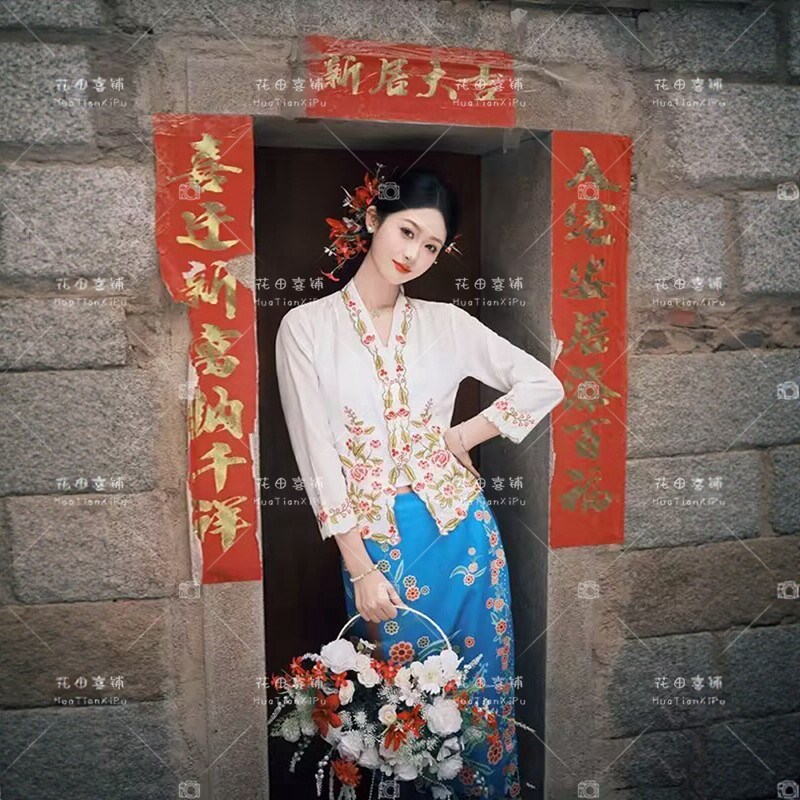 新款小娘惹簪花旅拍服西双版纳少数民族刺绣服装小清新写真摄影服