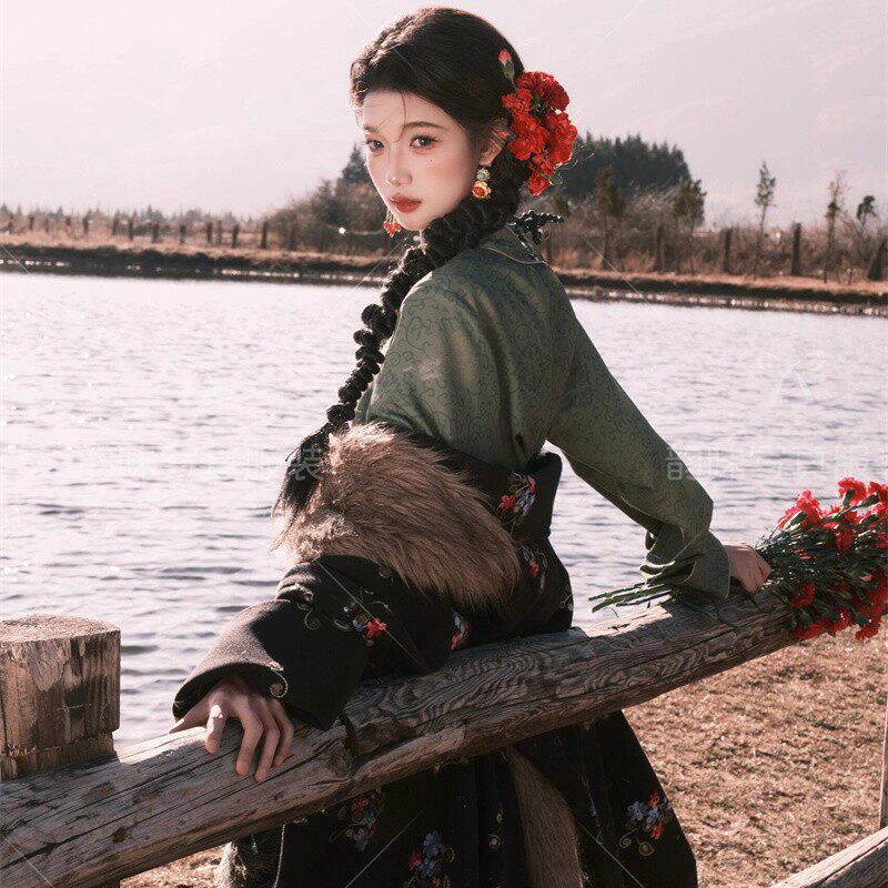 新款藏袍藏族服装藏服云南丽江西藏少女旅拍写真藏装民族摄影服装