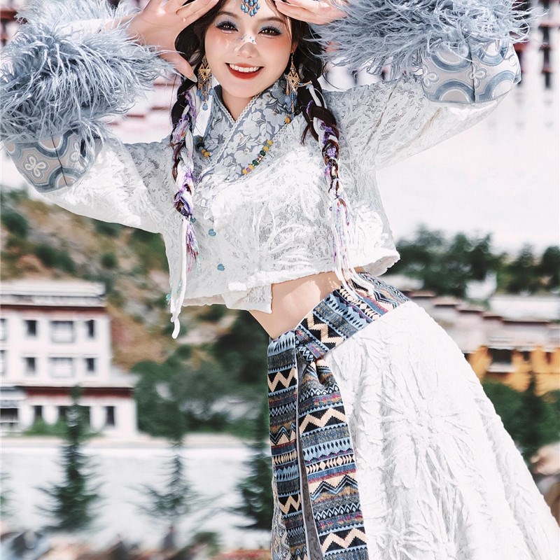 藏族服装女新款藏袍网红打卡西藏拉萨民族风少女旅拍写真拍照衣服