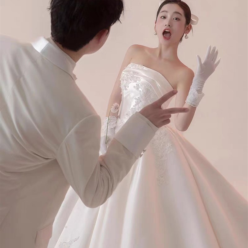 影楼室内高定内景主题服装韩式主纱婚纱摄影写真拍照极简抹胸礼服