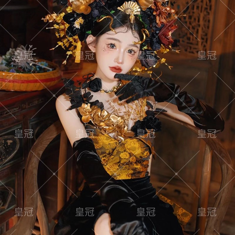 黑暗风系泉州浔埔村女簪花服装新中式丝绒洋装旅拍摄影写真服装