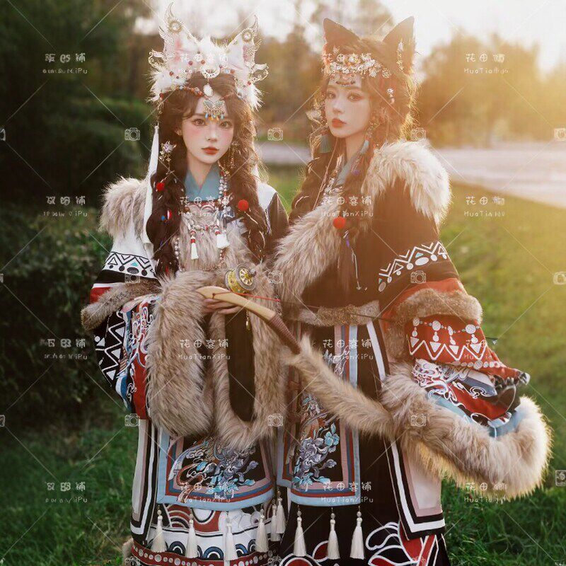 新款藏服阿藏哥秋冬大毛领藏袍藏族服饰云南丽江西藏旅拍摄影服饰