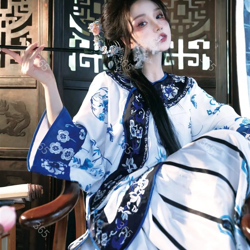 影楼新中式国风晚清女改良汉服青花瓷格格服马面裙套装旅拍摄影服
