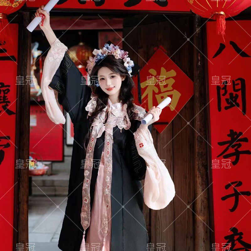 照相馆新中式中国风国潮明制汉服马面裙搭配学士服闺蜜毕业服写真