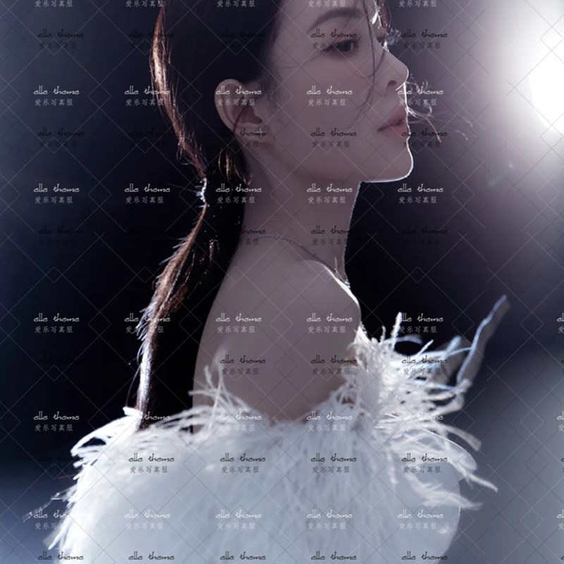缎面鱼尾轻婚纱2021新款照相馆主题服装气质优雅超仙梦幻鸵鸟毛礼