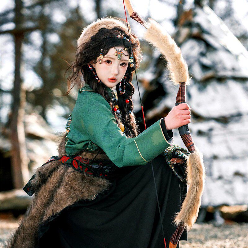 藏族服装女新款冬季雪景拍照主题民族风藏袍写真旅拍西藏摄影藏服