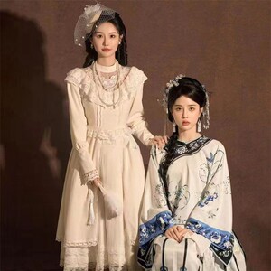 留洋大小姐和清汉服女闺蜜写真拍照服装复古风清朝格格服旅拍服饰