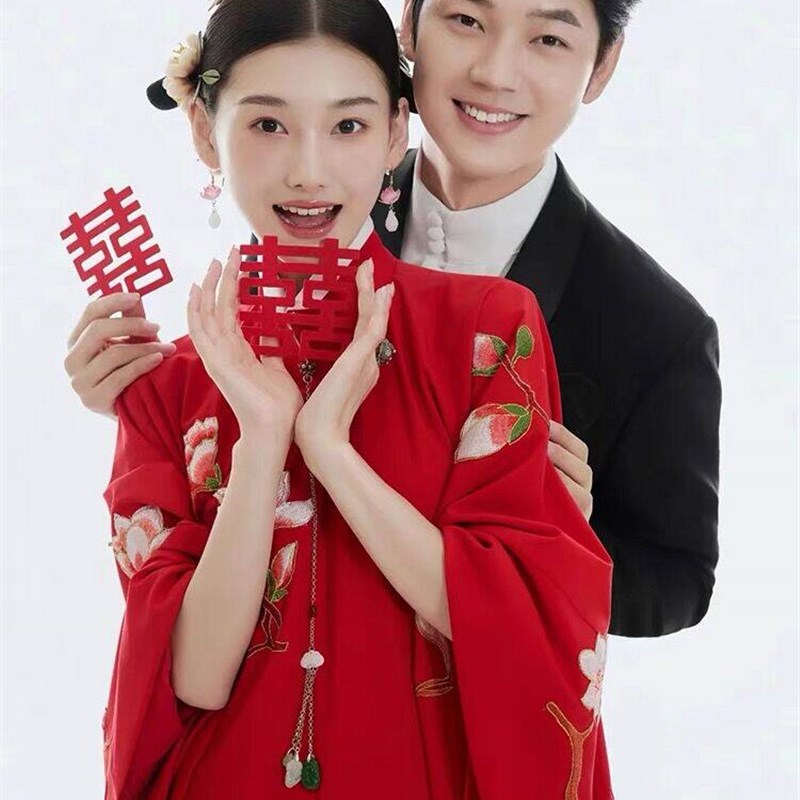 照相馆主题摄影复古中式婚嫁服婚纱照明制刺绣汉服唐装古典拍照服