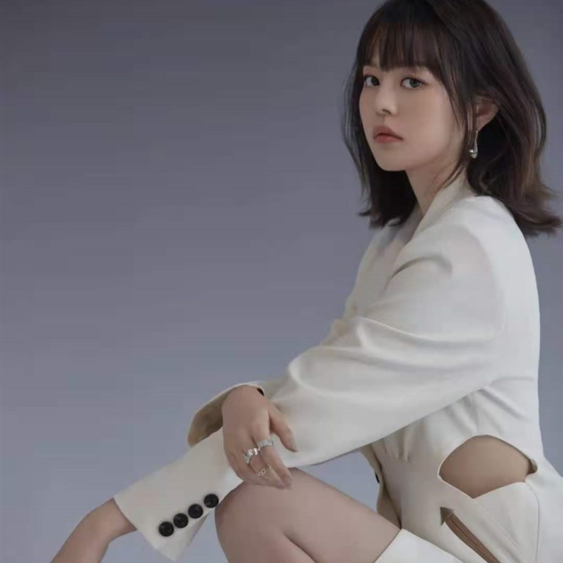 新款影楼主题个性时尚摄影西服女艺术照写真服装酒吧DS演出服饰