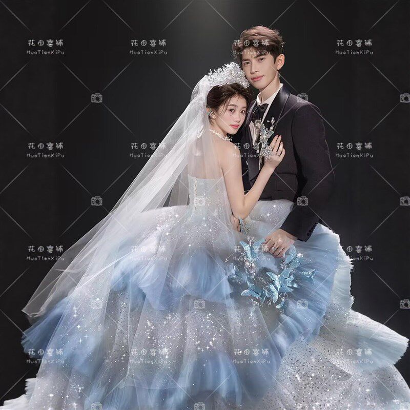 影楼主题2026新款蓝色水母云朵抹胸礼服拍照婚纱摄影高定蓬蓬彩裙