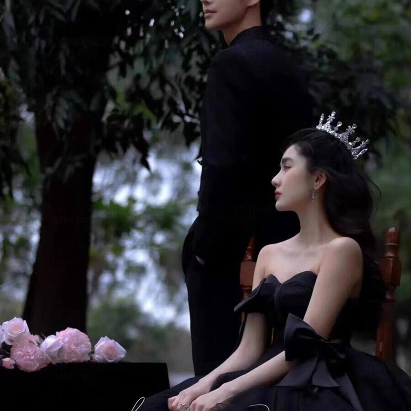 照相馆主题服装情侣户外草坪森系外景旅拍摄影抹胸复古黑色婚纱礼