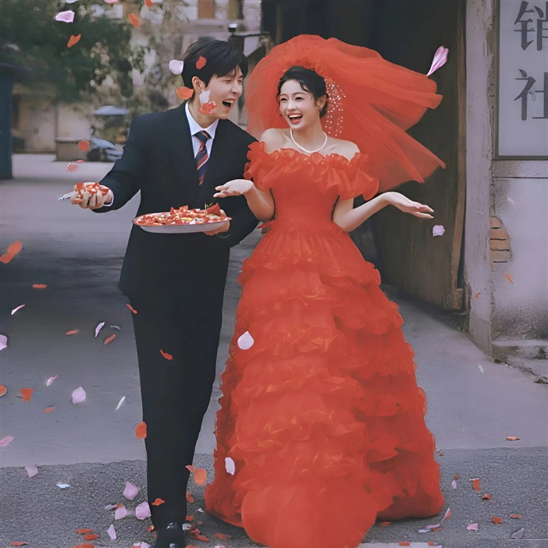 影楼摄影工作室新款复古喜嫁90年代婚纱港风主题摄影红色街拍礼服