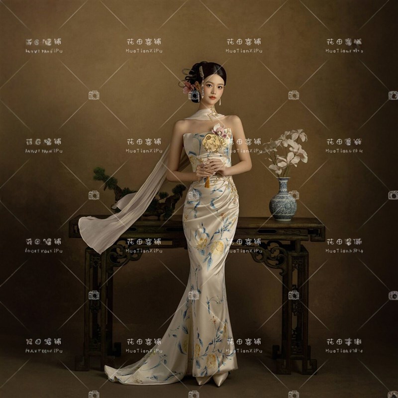 2026影楼新款高级感国风中式婚纱照礼服复古个人新中式肖像写真服