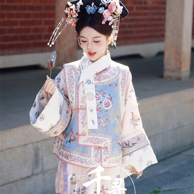 新款汉服女清朝格格服饰满族古装少女旅拍北京故宫写真艺术照服装