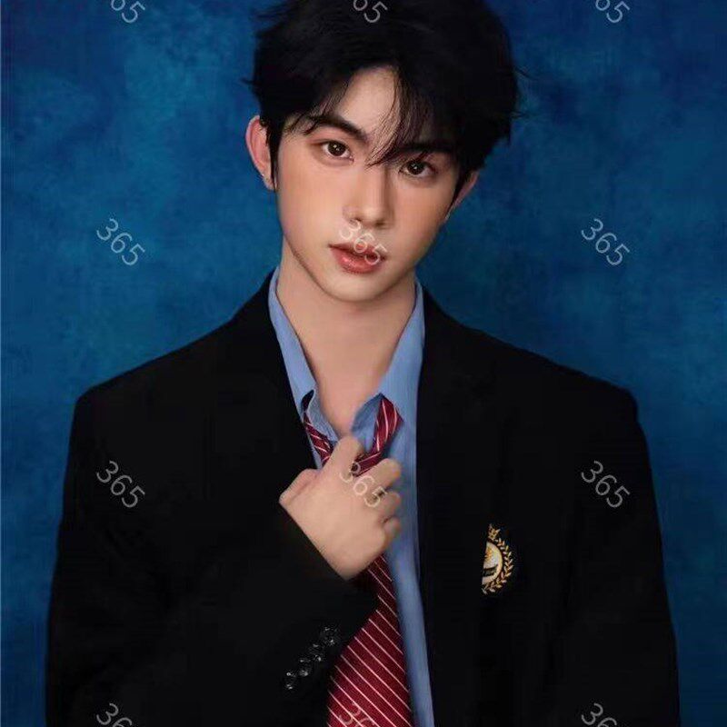 照相馆新款美式证件照甜酷潮流学院风西服男生写真拍艺术照摄影服