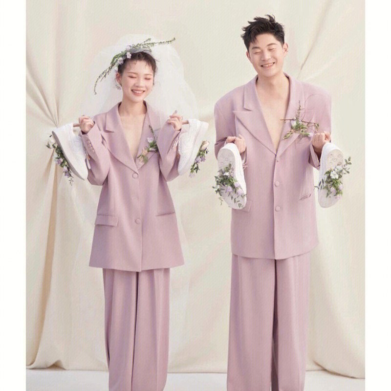影楼情侣婚纱摄影主题艺术服装马卡龙西服写真慵懒风拍照礼服套装