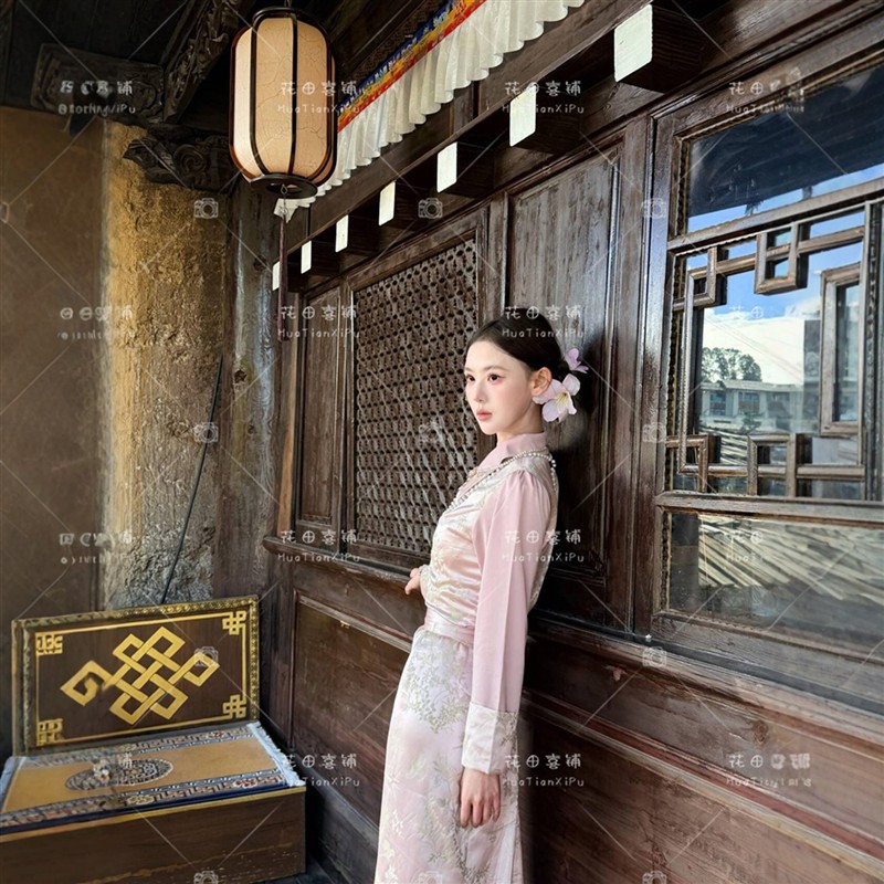 新款气质西藏藏服服装藏袍博拉女士长版长裙藏式藏族民族旅拍写真