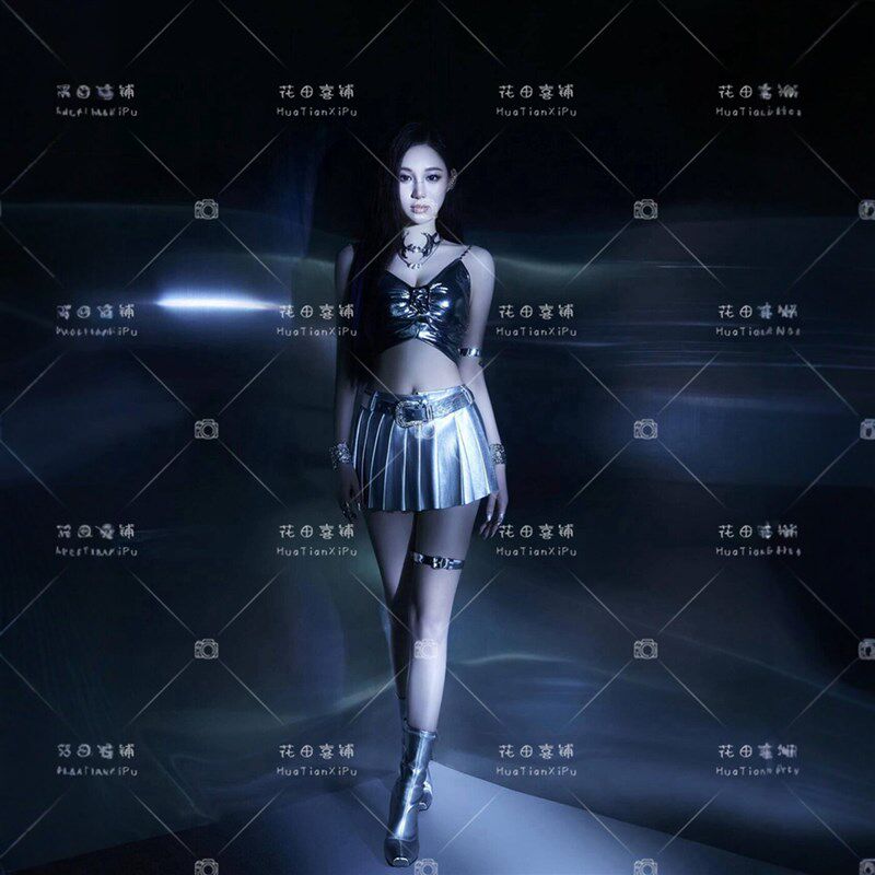 工作室赛博辣妹朋克写真主题服AI未来感女团拽姐万圣节夜店演出服